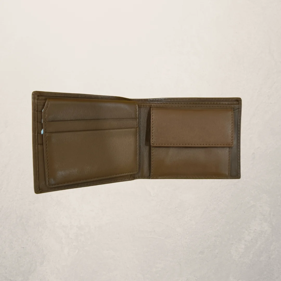 Wallets & Clutches photo 12