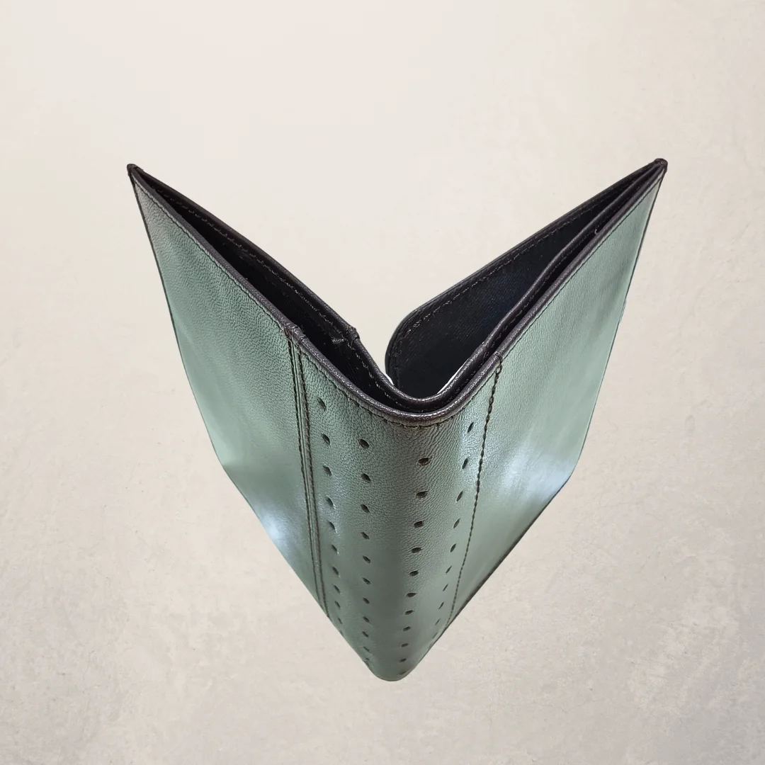 Wallets & Clutches photo 7