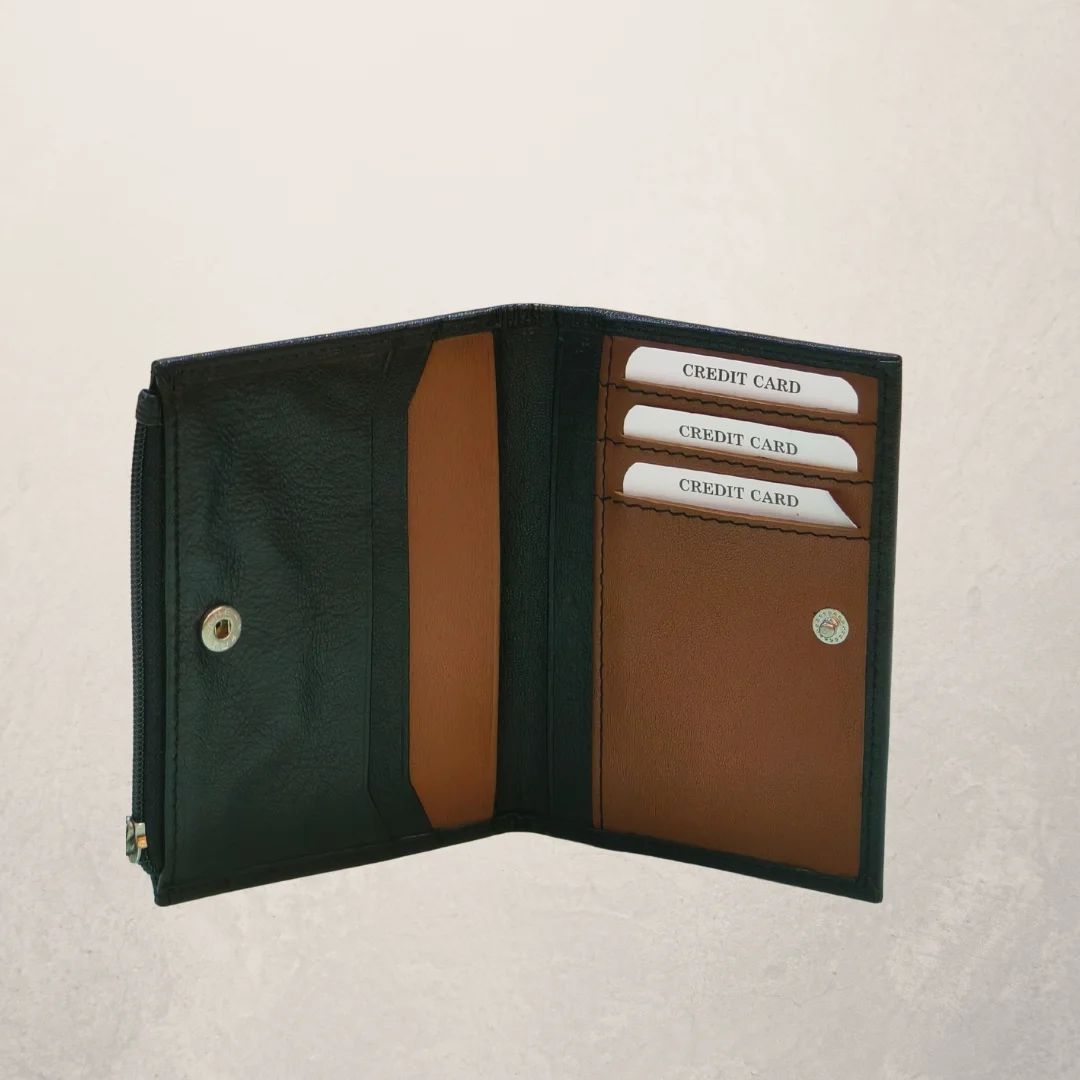 Wallets & Clutches photo 9